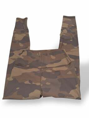 Alo Yoga High-Waist Vapor Legging in Brown Camouflage